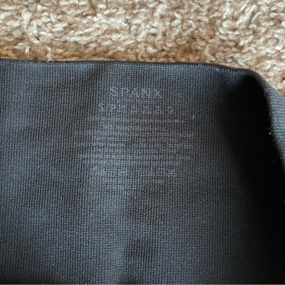 Spanx | Look At Me Now Seamless Leggings | Black Camo | Size S - Picture 4 of 5